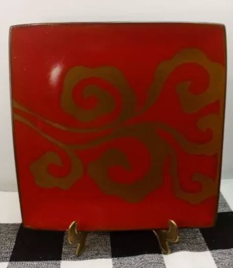BEEKMAN HOME RED&GOLD SCROLL PATTERN 10.75" SQUARE PLATES - SET OF 4