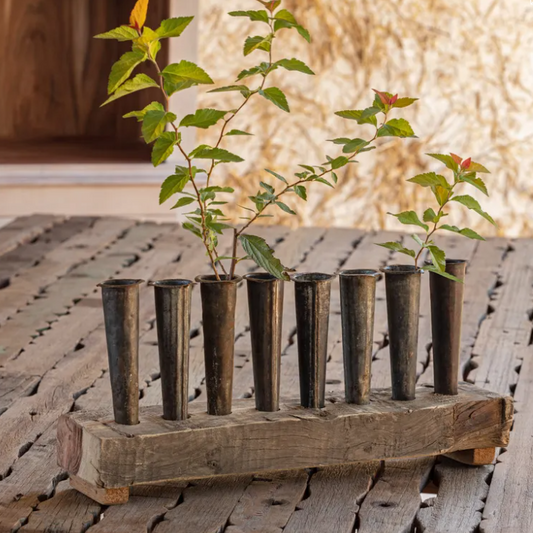 FLOWER CENTERPIECE OF PRIMITIVE WOOD AND TIN
