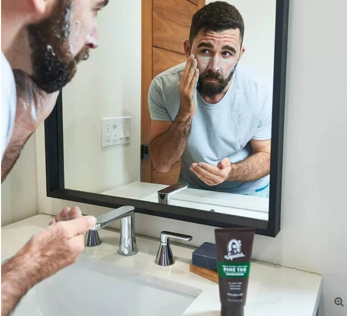 DR SQUATCH PINE TAR FACE WASH