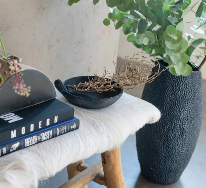 BLACK AND NATURAL TERRACOTTA VASES - ASSORTED