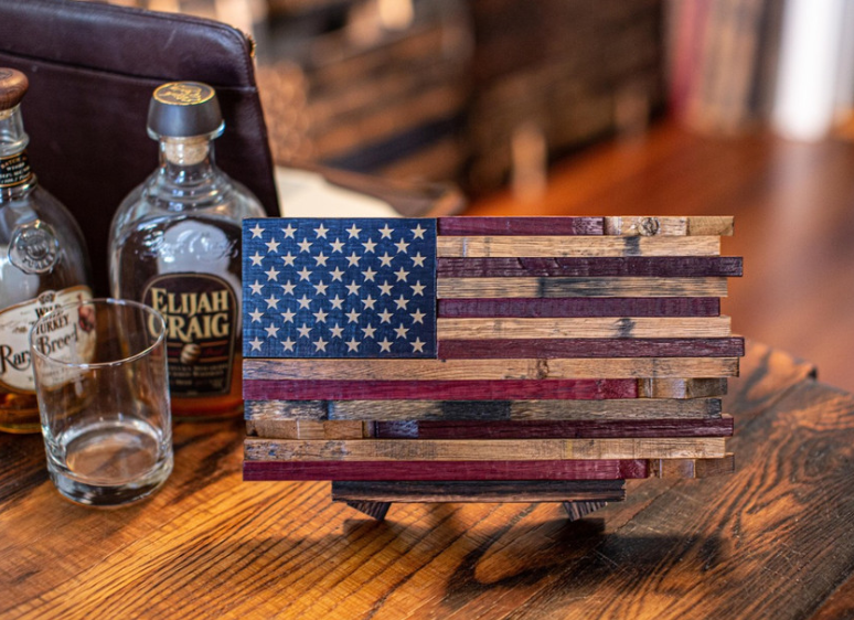 THE HERITAGE FLAG COMPANY BARREL WOOD AMERICAN FLAG - CASK COLLECTION