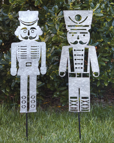 NUTCRACKER YARD STAKES