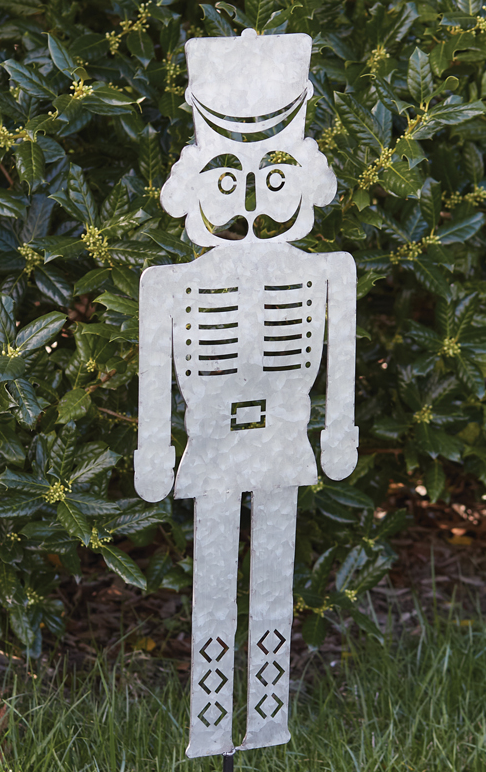 NUTCRACKER YARD STAKES