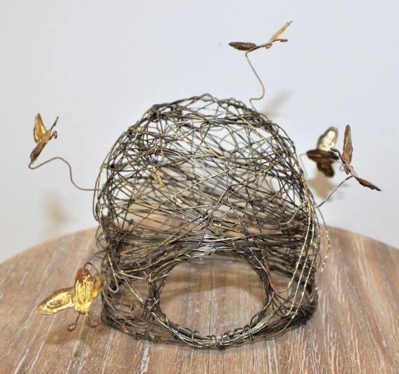 WIRE BEE SKEP WITH 6 GOLD BEES 4"x3.5"