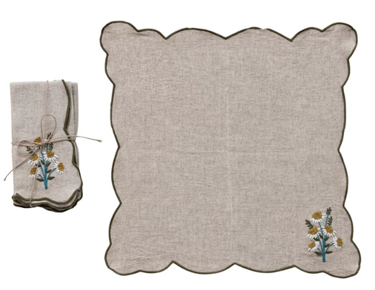 SCALLOPED NAPKINS WITH EMBROIDERED DAISY AND CONTRASTING STITCHED EDGE - SET OF 4