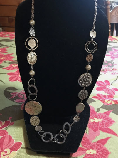 PREMIER DESIGNS MIXED METALS SILVER AND GOLD HAMMERED LINK 34" NECKLACE