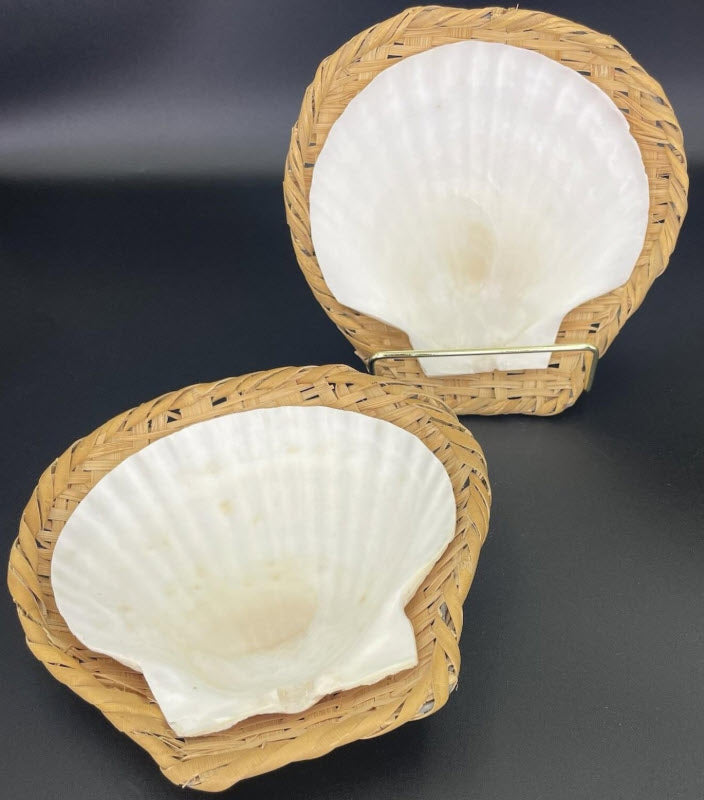 SCALLOP SHELL APPETIZER SERVER WITH WICKER TRIVET - SET OF 4 (2 EXTRA SHELLS)