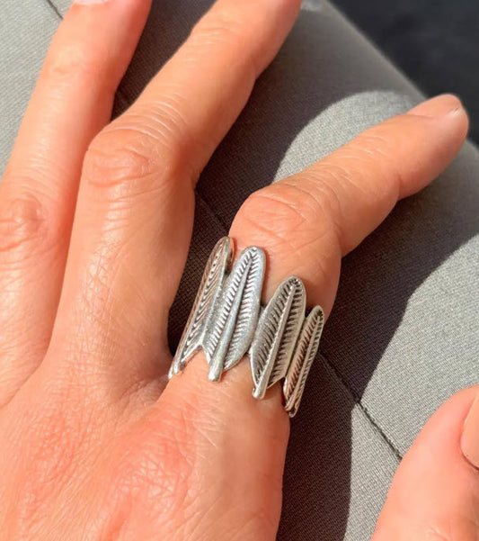 SILVER TONE FEATHER RING