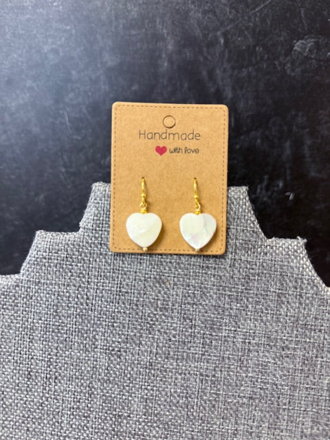 JANNIES JEWELS - 121 GOLD MOTHER-OF-PEARL HEART EARRINGS