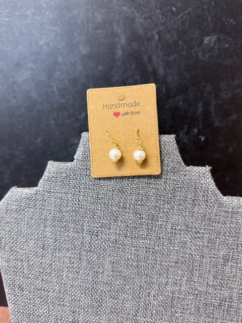 JANNIES JEWELS - 122 GOLD PEARL DAISY EARRINGS