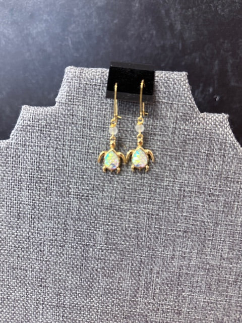 JANNIES JEWELS - 130 GOLD TURTLE EARRINGS