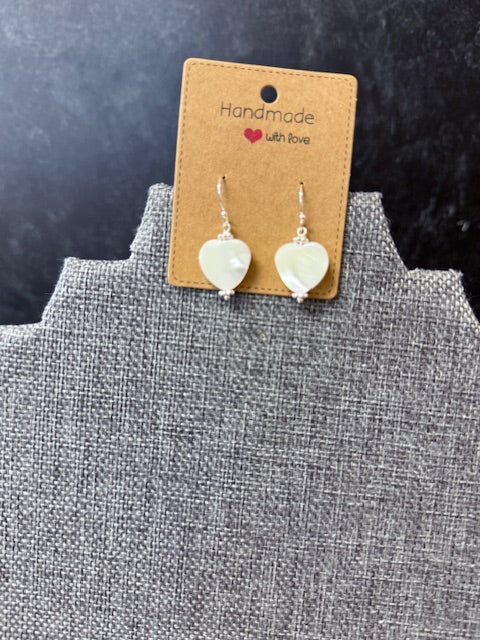 JANNIES JEWELS - 146 SILVER MOTHER-OF-PEARL HEART EARRINGS