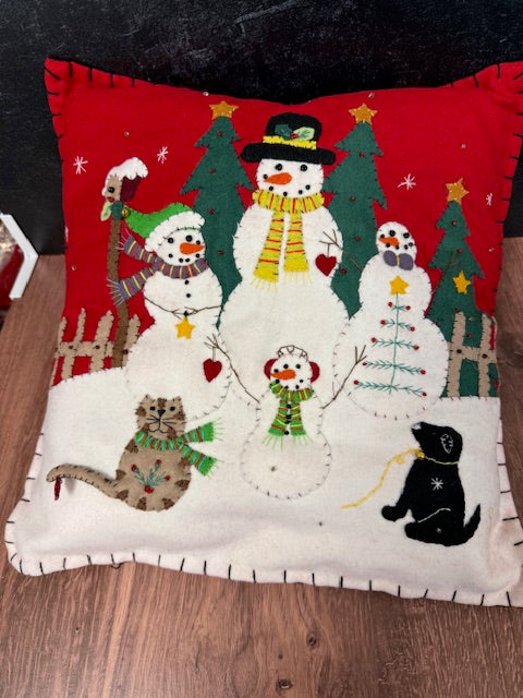 HOLIDAY FELTED PILLOWS - ASSORTED