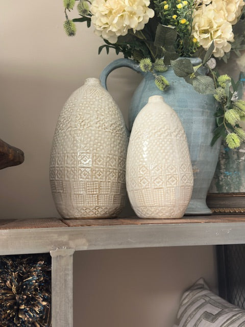 TEXTURE PATTERNED OFF-WHITE VASES - ASSORTED