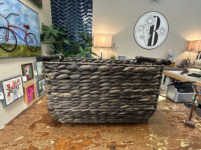 DARK WOVEN STORAGE BASKET WITH WOODEN HANDLES - ASSORTED SIZES