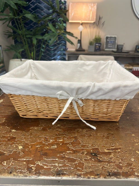 WILLOW BASKET WITH CREAM COVER
