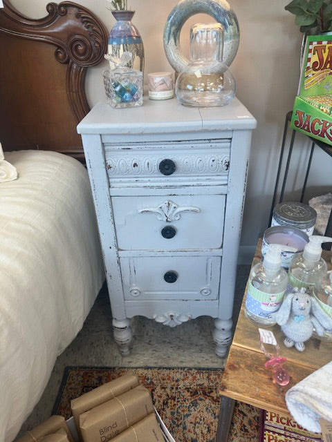 HANDPAINTED GREY DISTRESSED BEDROOM FURNITURE