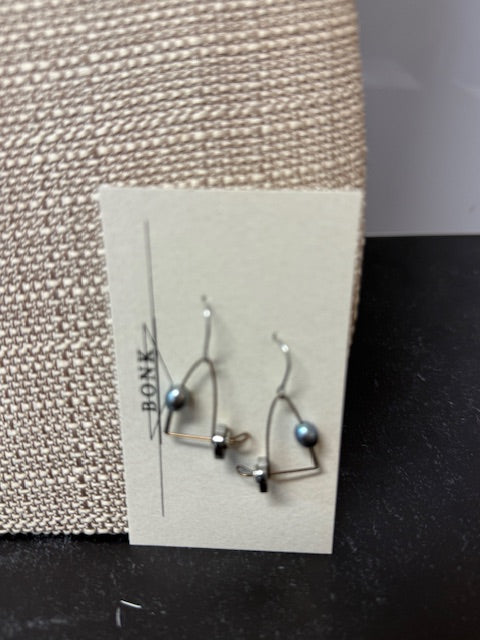 HOMEMADE JEWELRY BY SARA BONK - SMALL TRIANGLE W/PEARL