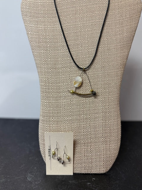 HOMEMADE JEWELRY BY SARA BONK - SMALL TRIANGLE W/PEARL