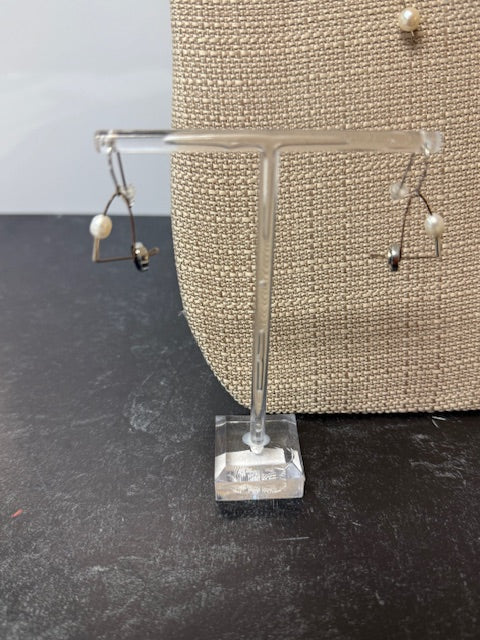 HOMEMADE JEWELRY BY SARA BONK - SMALL TRIANGLE W/PEARL