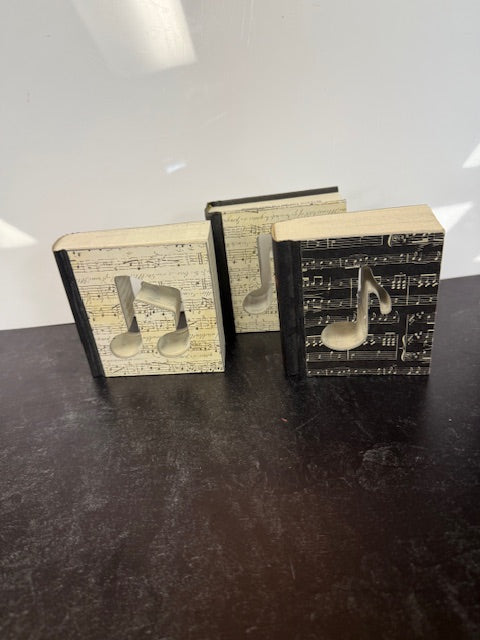 LL.NET CUTOUT DESIGNS IN BOOKS - ASSORTED