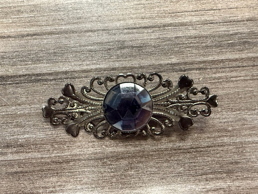VINTAGE FILIGREE BROOCH WITH GLASS STONE