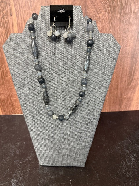 JANNIES JEWELS - 249 GRAY AGATE EARRINGS