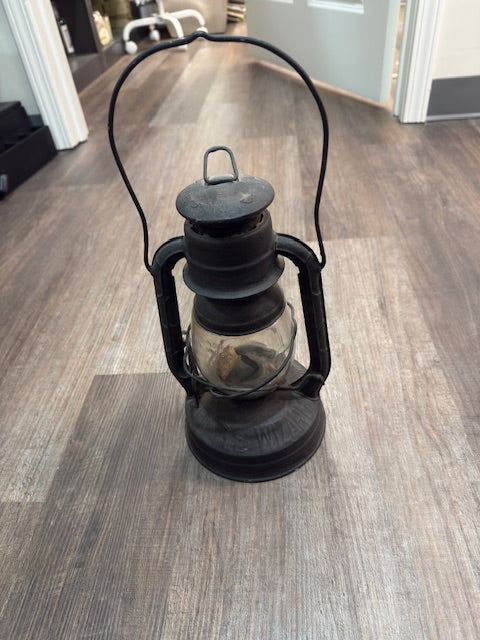 VINTAGE 1940'S DIETZ LITTLE WIZZARD OIL RAILROAD LANTERN