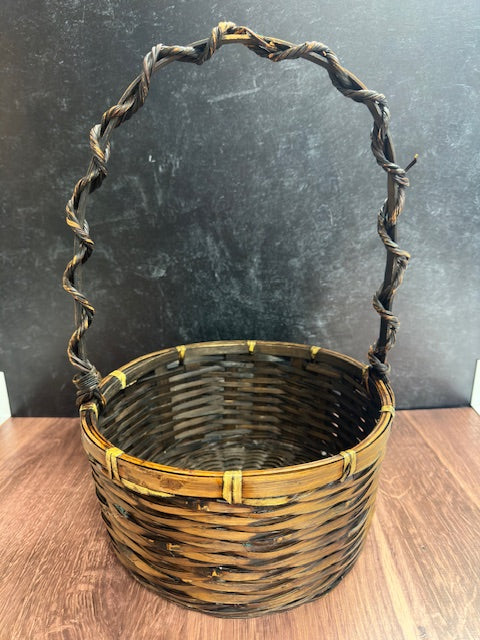 DARK WOVEN BASKET WITH RUSTIC GRAPEVINE WRAPED HANDLE 9" DIA. x 5" DEEP