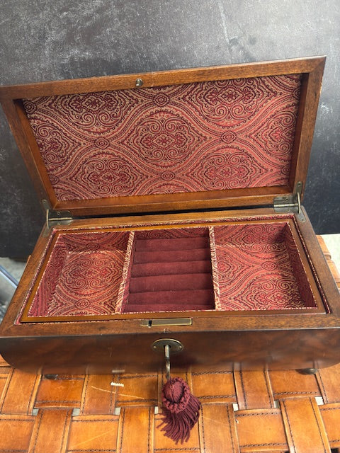 VINTAGE BURLWOOD JEWELRY BOX