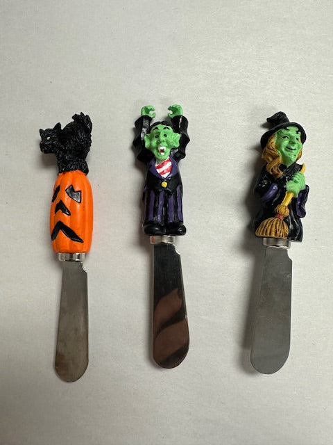 HALLOWEEN CHEESE SPREADER KNIVES - ASSORTED