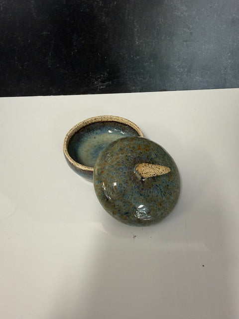 BEAR WALLOW POTTERY BY JANNA COX - SEA SHELL COLLECTION - ASSORTED