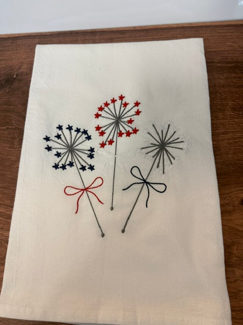 ANNE VAN & CO. EMBROIDERED AMERICANA 4TH OF JULY TEA TOWELS