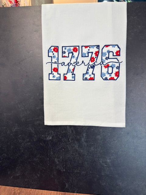 ANNE VAN & CO. EMBROIDERED AMERICANA 4TH OF JULY TEA TOWELS