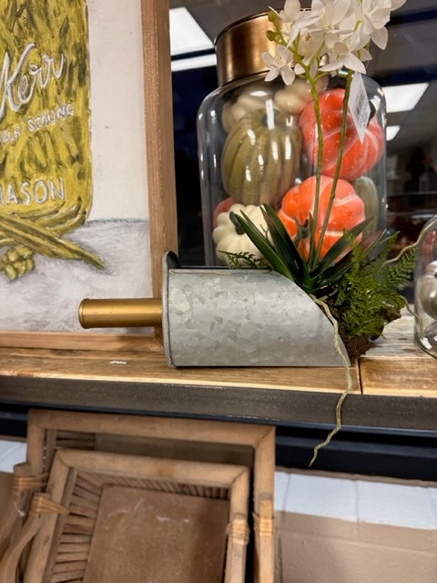 ZINC SCOOP WITH BRASS FINISH HANDLE