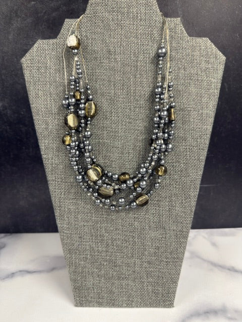 VINTAGE MULTI STRAND AND MULTI TONE GLASS BEADED NECKLACE