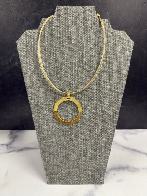 GOLD TONE CIRCLE PENDANT NECKLACE