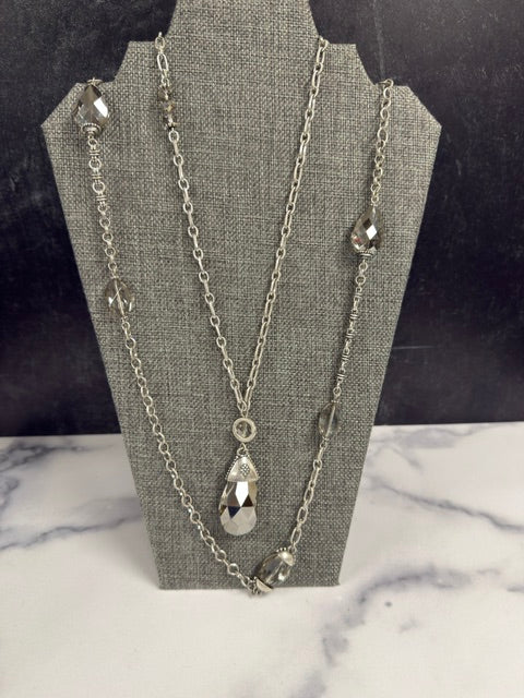 VINTAGE SILVER TONED CHAIN NECKLACE WITH SILVER CRYSTAL BEADS/PENDANT - ASSORTED