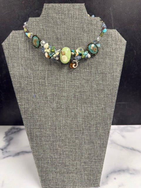 VINTAGE HANDCRAFTED (CANADA) ART NOUVEAU STYLE SHELL EMBEDDED RESIN STONES,  CRYSTALS, AND MISC. STONES AND GLASS BEADS CHOKER