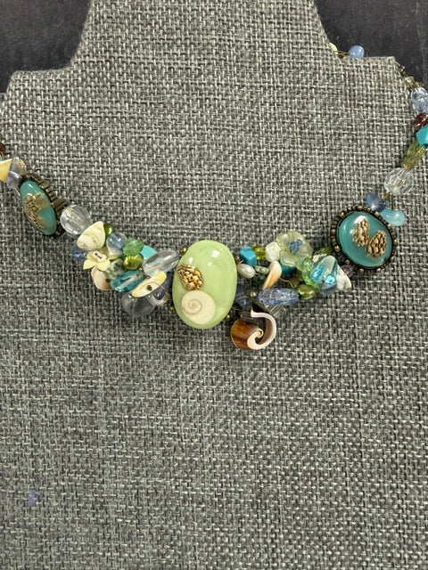 VINTAGE HANDCRAFTED (CANADA) ART NOUVEAU STYLE SHELL EMBEDDED RESIN STONES,  CRYSTALS, AND MISC. STONES AND GLASS BEADS CHOKER