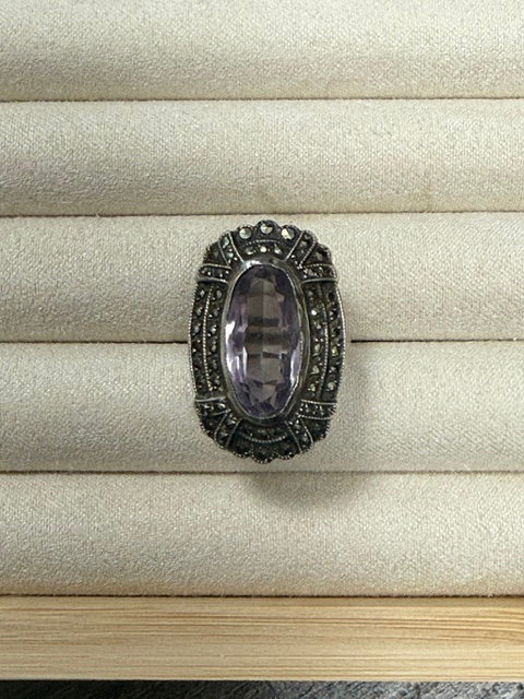 VINTAGE ART DECO STYLE STERLING SILVER WITH AMETHYST, SURROUNDED BY SMALL MARCASITE ACCENTS