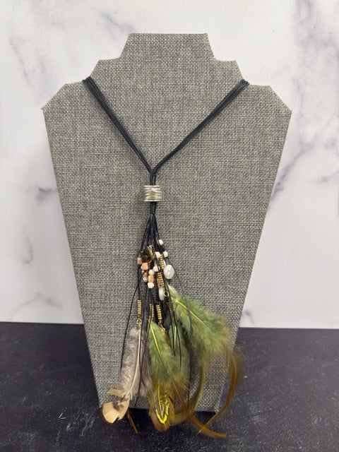VINTAGE BOHO-CHIC MULTI-STRAND CORD NECKLACE WITH BEADS AND GREEN-TONED FEATHERS