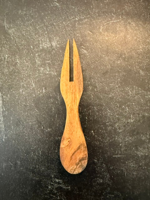 WOODEN CHEESE SERVING PIECES - ASSORTED