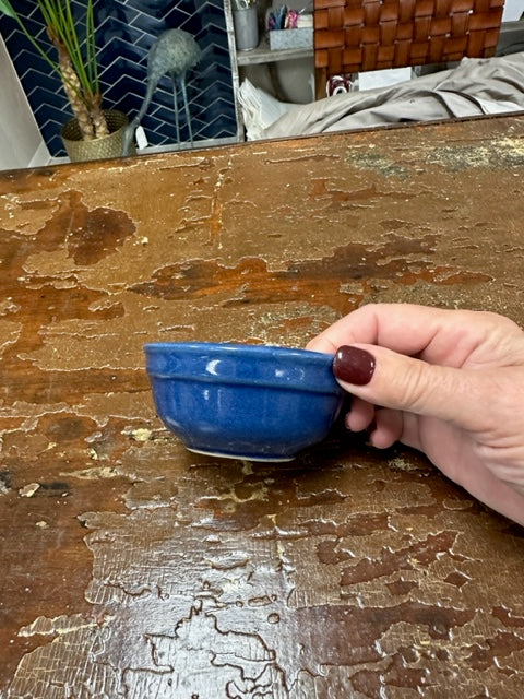 VINTAGE BLUE GLAZED CERAMIC PINCH BOWL