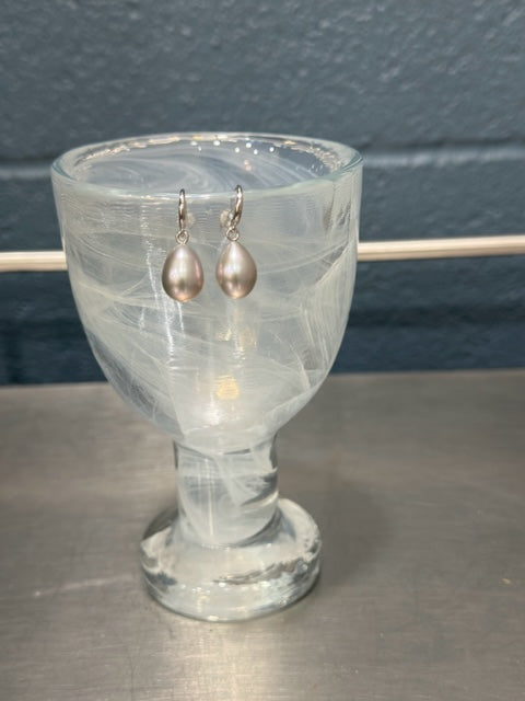 NANCY SCOFIELD JEWELRY - LINA DANGLE FRESHWATER PEARL EARRING