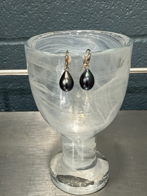 NANCY SCOFIELD JEWELRY - LINA DANGLE FRESHWATER PEARL EARRING