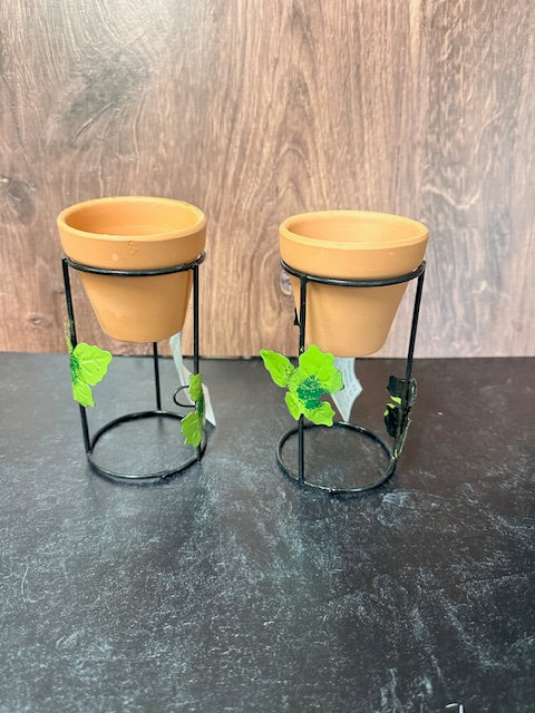 3" TERRA COTTA POT IN METAL STAND