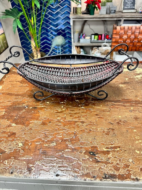 DARK OVAL WICKER BREAD BASKET WITH METAL DETAILS