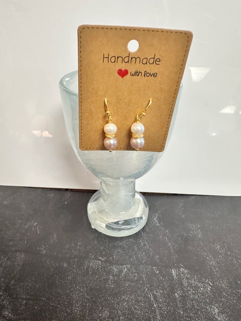 JANNIES JEWELS - EARRINGS 32 PEACH AND WHITE PEARL W/GOLD RONDELL
