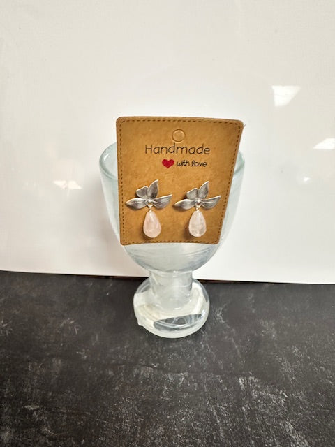 JANNIES JEWELS - EARRINGS 38 ROSE QUARTZ W/SILVER PLATED ORCHID